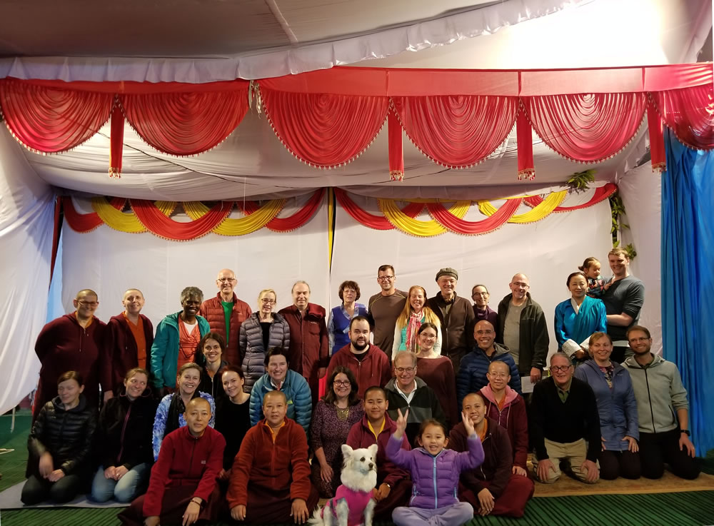 Jetsün Dechen Paldrön, Kunda Britton Bosarge, Dungse Rinpoche and Jetsün Rinpoche gather for a photo with members of Western sangha