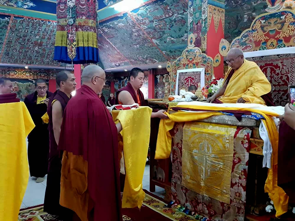 Tenzhug (long-life ceremony) offering to His Eminence Khochhen Rinpoche