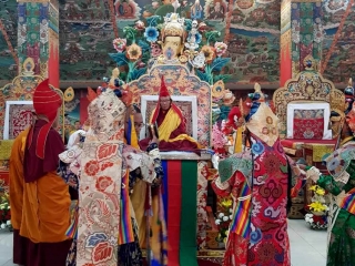 Tenzhug (long-life ceremony) offering to His Eminence Khochhen Rinpoche